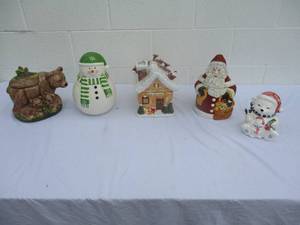 lot 40 image: Lot Collectable cookie and candy jars