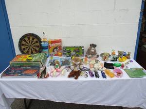 lot 13 image: Mixed lot toys and games
