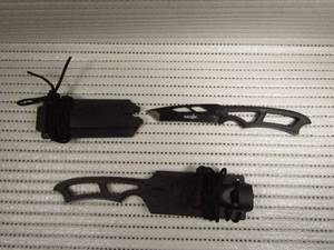 lot 84 image: 2 Survivor tacticall knives with cases