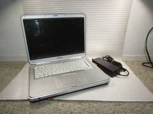 lot 90 image: Compaq Presario R3000 laptop with carge cord. tested does not power on