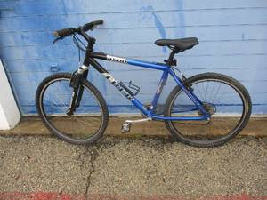 lot 45 image: Trek-4500 Alpha-Custom Aluminum Mounitan Bike, Tires Need Air Or-