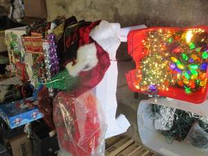 lot 52 image: Lot Mixed Christmas Items