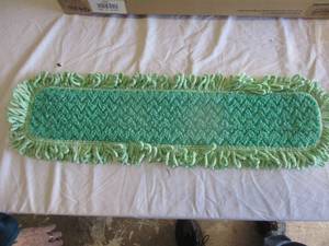 lot 110 image: Rubbermaid Commercial Products Dust Mop Cover- #Q426, 6 pcs. 24 inches fringed dust mop covers only