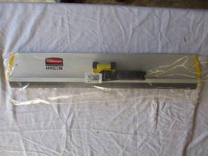 lot 118 image: Rubbermaid Commercial Products-# Q570, 4 pcs. 24 inch Aluminum Quick Connect Frame-to only, No pole or pad