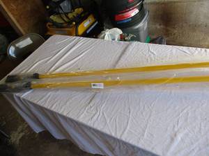 lot 124 image: Rubbermaid Commercial Products Maximizer-#2018824 64 inch long overhead cleaning tool 2 pcs. No pads or attachments
