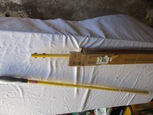 lot 126 image: Rubbermaid Commercial Products-#Q750-00YL00 58 inch Quick Connect Handle 5 pcs.