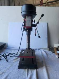 lot 2 image: Bench top drill press