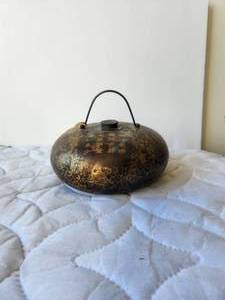 lot 8 image: Bronze bed warmer from the George Bush Presidential Library