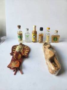 lot 16 image: Selection of mini-Liquor bottles