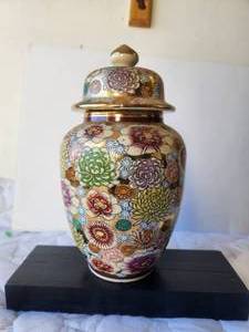 lot 20 image: Vintage Japanese vase by artist Zhang Jiu O - Rain Heart