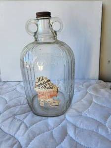lot 29 image: Vintage Old Congressman Brand Bourbon Whiskey 1 gallon jug