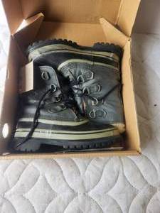 lot 37 image: Womens winter boots size 9