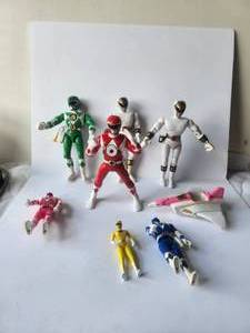 lot 39 image: Selection of Power Ranger figures