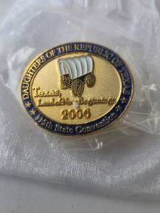 lot 67 image: Selection of Daughters of the Republic convention pin backs