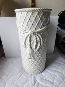 lot 89 image: Ceramic umbrella stand