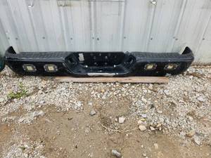 lot 100 image: Black Bumper - unknown truck