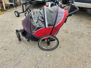 lot 103 image: Schwinn Stroller -push or pull behind bike