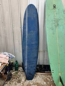 lot 102 image: Blue surfboard