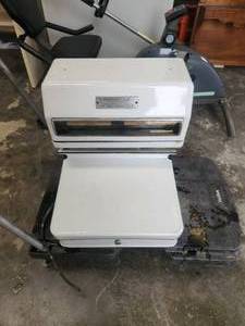lot 111 image: Vintage Dayton Scale by the Hobart Co.- needs cord