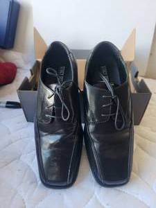 lot 123 image: Mens Black dress shoes by Stacy Adams - size 7