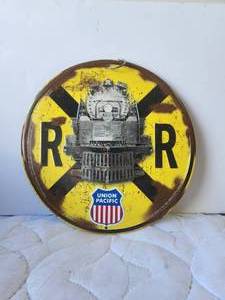lot 124 image: Metal Union Pacific metal sign - 12