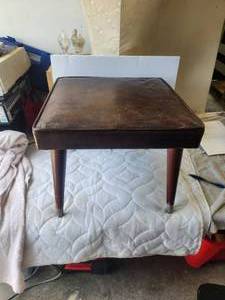 lot 140 image: Foot stool - 13 tall and 18 wide