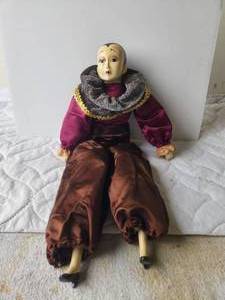 lot 146 image: Porcelain Clown doll by Pia # 10993500 - musical Send in the Clowns