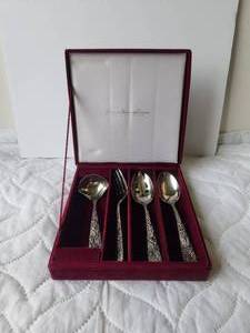 lot 159 image: American Silversmiths Collection by Godinger - serving set