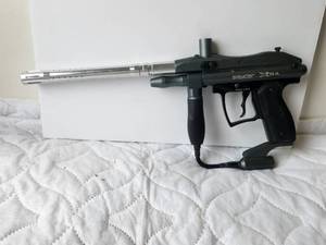 lot 172 image: Spyder Xtra paintball gun