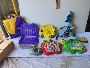 lot 178 image: Selection of electronic learning toys-games