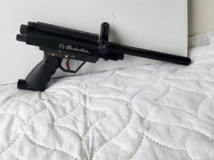 lot 192 image: F4 Illustrator Paintball gun