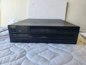 lot 184 image: Onkyo 6 Disc CD player