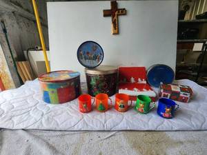 lot 233 image: Selection of Christmas tins