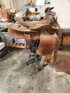 lot 254 image: Western Saddle