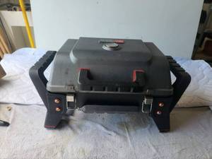 lot 250 image: Char-Broil Grill 2 Go