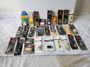 lot 237 image: Selection of adapters and couplers - Radio Shack