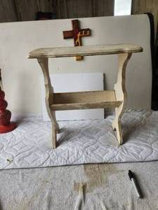 lot 219 image: Vintage white side table