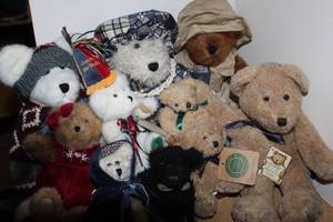 lot 7 image: Generious Lot of Poseable Boyds Bears