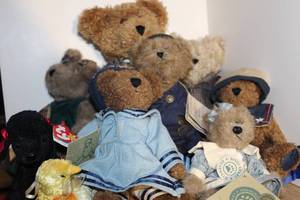 lot 67 image: Variety of Boyds Bears, Some of the Larger Sized ones.