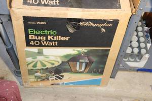 lot 26 image: Outdoor Bug Zapper Light