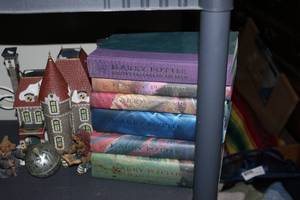 lot 65 image: Complete Hardback Harry Potter Series and Hogwarts Looking Christmas Piece with Harry Potter-ish Boyds Bears