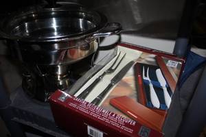lot 77 image: Very Gently Used Stainless Steel Chaffing Dish and Carving Set in Mohagany Storage Box.