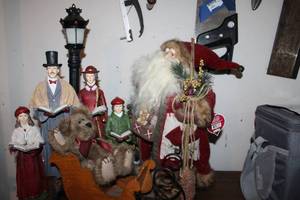 lot 81 image: Carolers, Santa Clause, and a Boyds Bear in a Sleigh, Mid to large size Christmas Deco