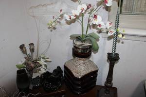 lot 132 image: Home Decor