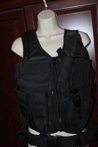 lot 139 image: Tactical Vest, Appears Unused (PISTOL NOT INCLUDED)
