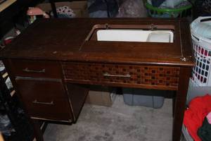 lot 143 image: Working Sewing Maching Desk, and contents in Drawers as shown