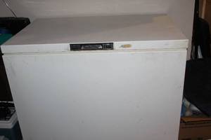 lot 151 image: Chest Freezer - Tested and Works - 43x35x28