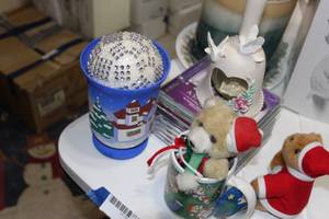 lot 226 image: Christmas Home Decor Pieces, see photos