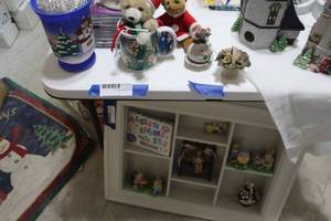lot 225 image: Knick Knack Shelf with Contents