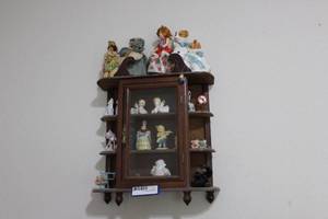 lot 221 image: Decorative Shelf and Contents